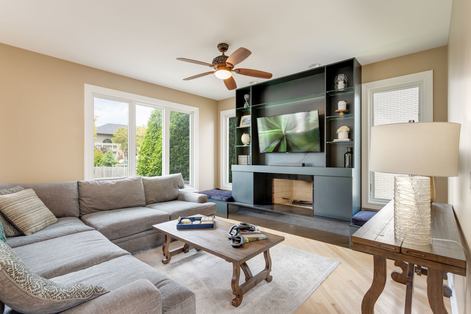 924 Naples Lane, Woodridge, IL 60517