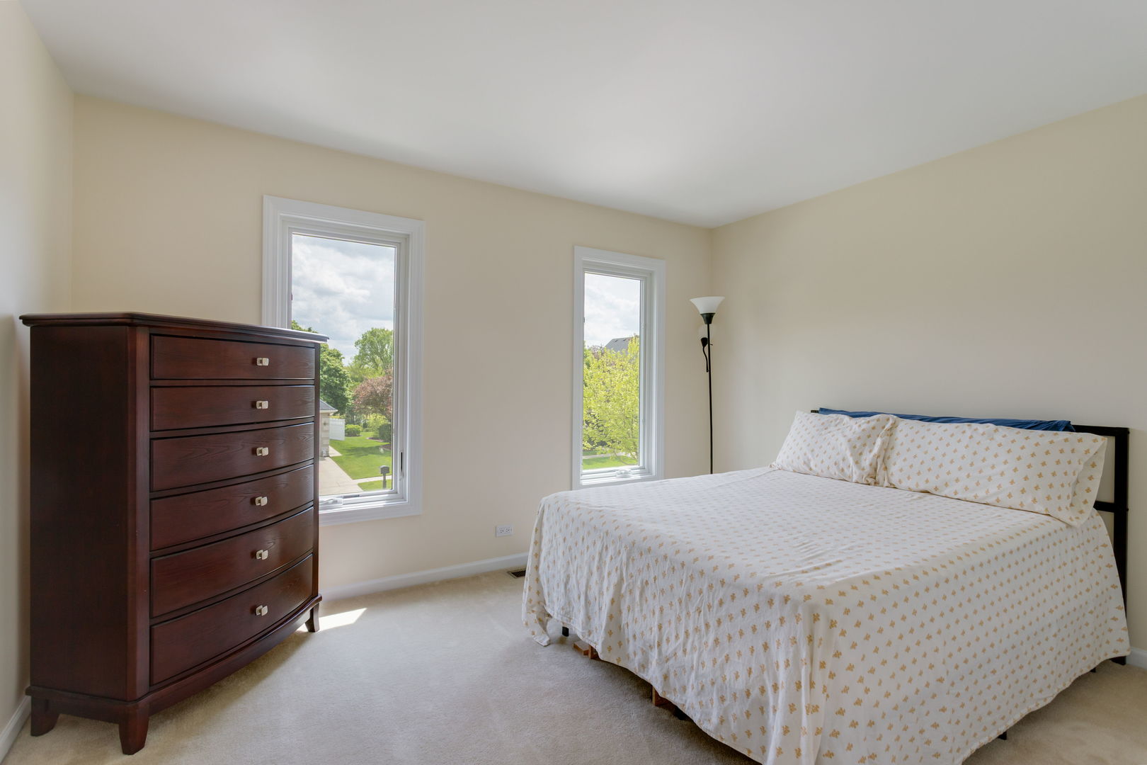 924 Naples Lane, Woodridge, IL 60517