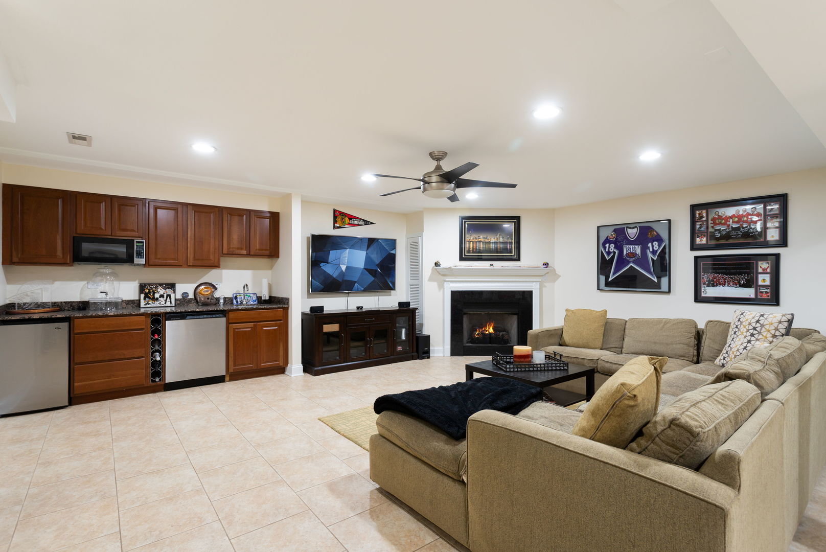 924 Naples Lane, Woodridge, IL 60517