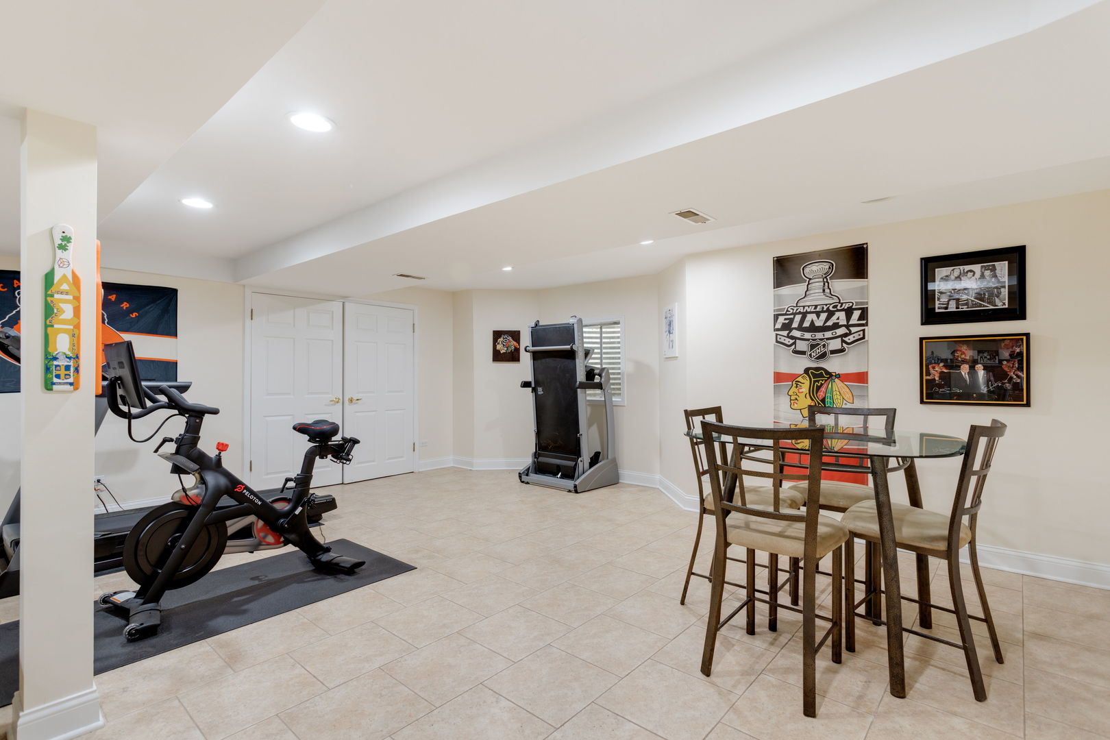 924 Naples Lane, Woodridge, IL 60517