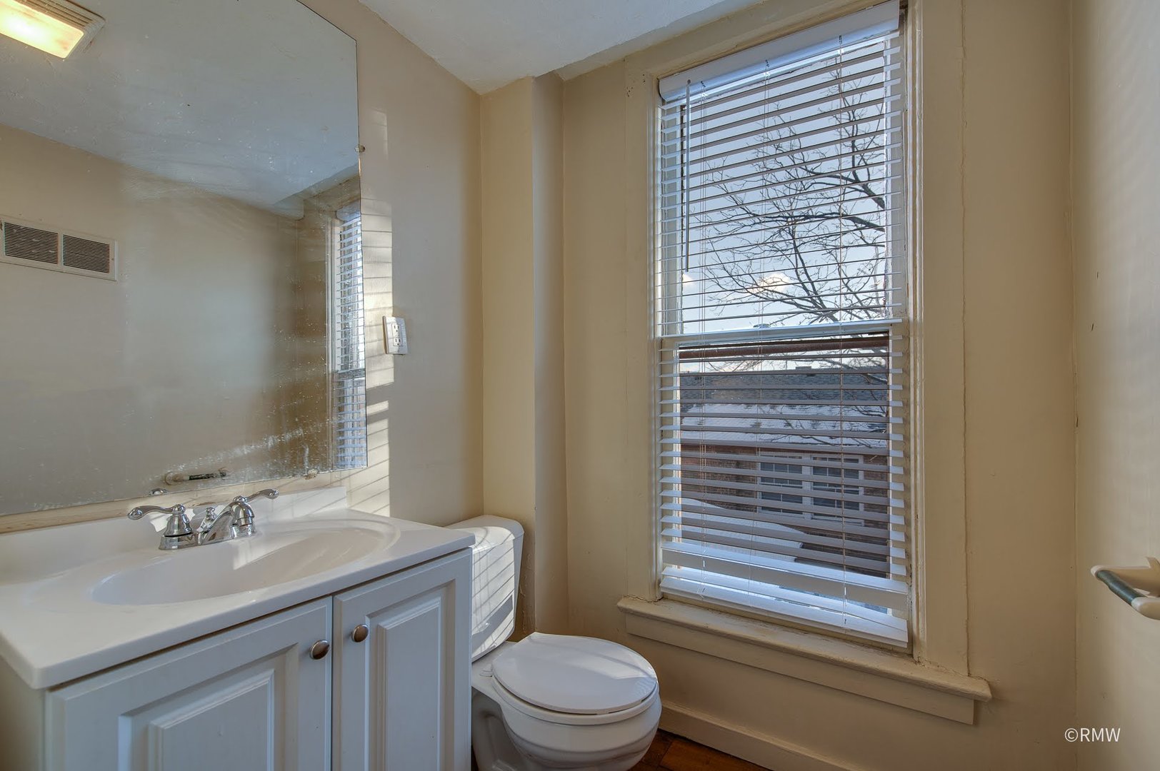 325 E Chicago Street #2, Elgin, IL 60120