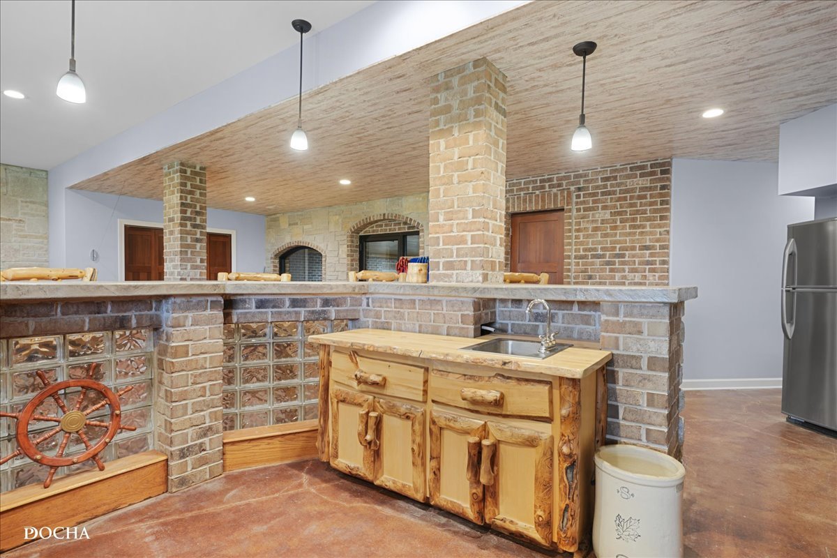 703 Glenda Court, Sandwich, IL 60548