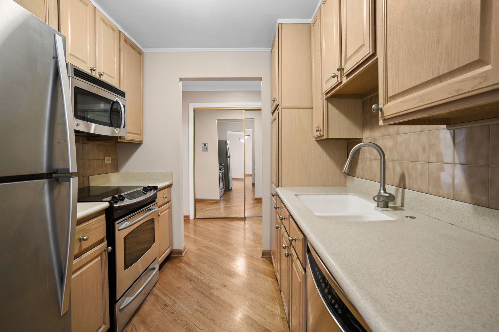 400 Ascot Drive #1E, Park Ridge, IL 60068
