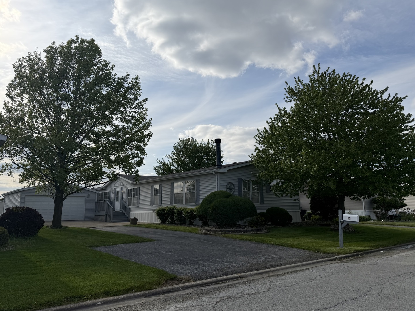 16 Oriole Lane, Beecher, IL 60401