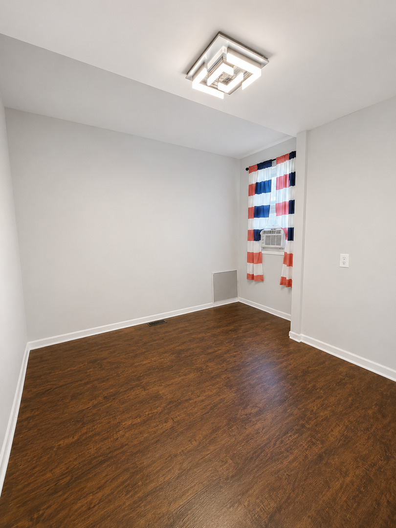 912 Solfisburg Avenue, Aurora, IL 60505