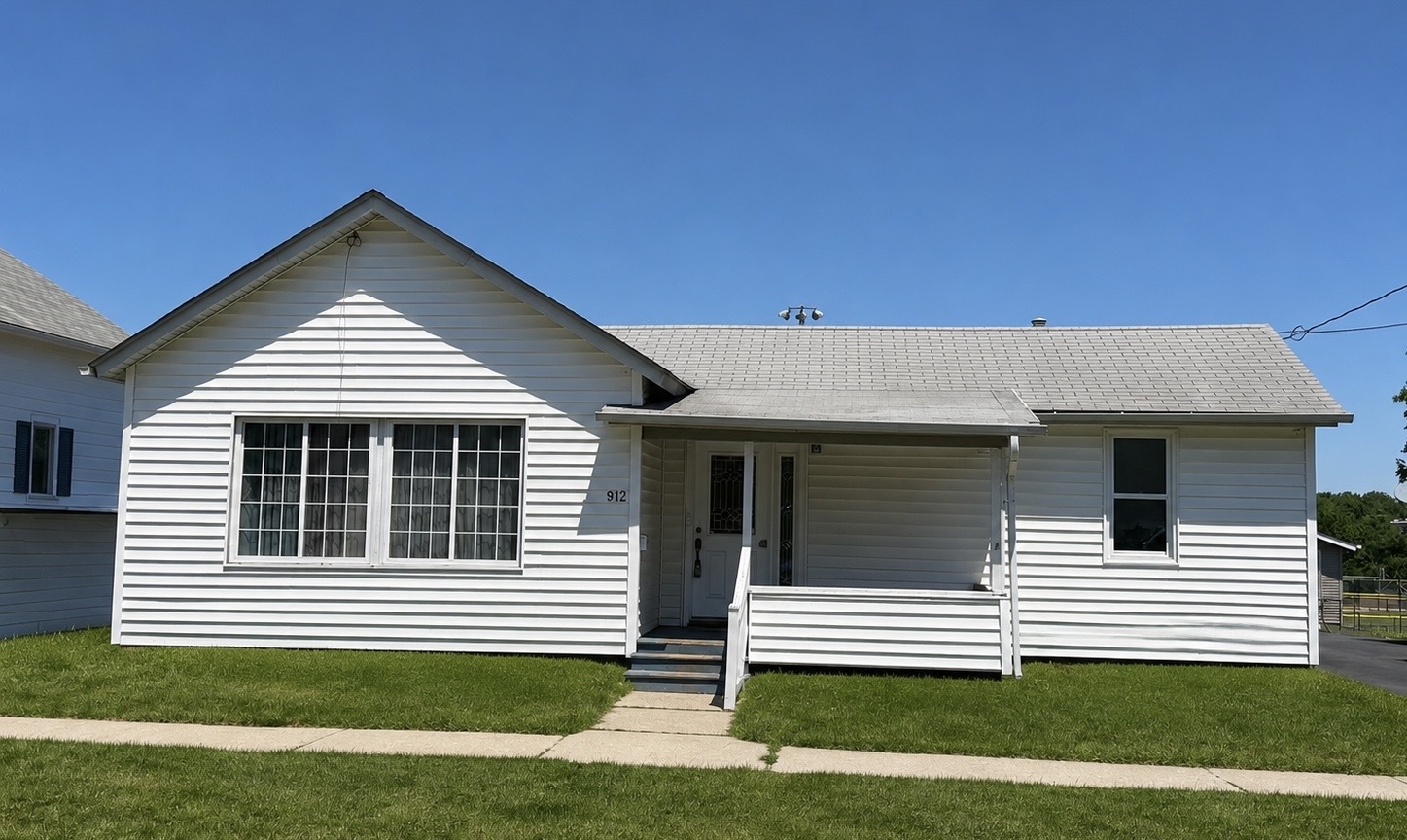 912 Solfisburg Avenue, Aurora, IL 60505