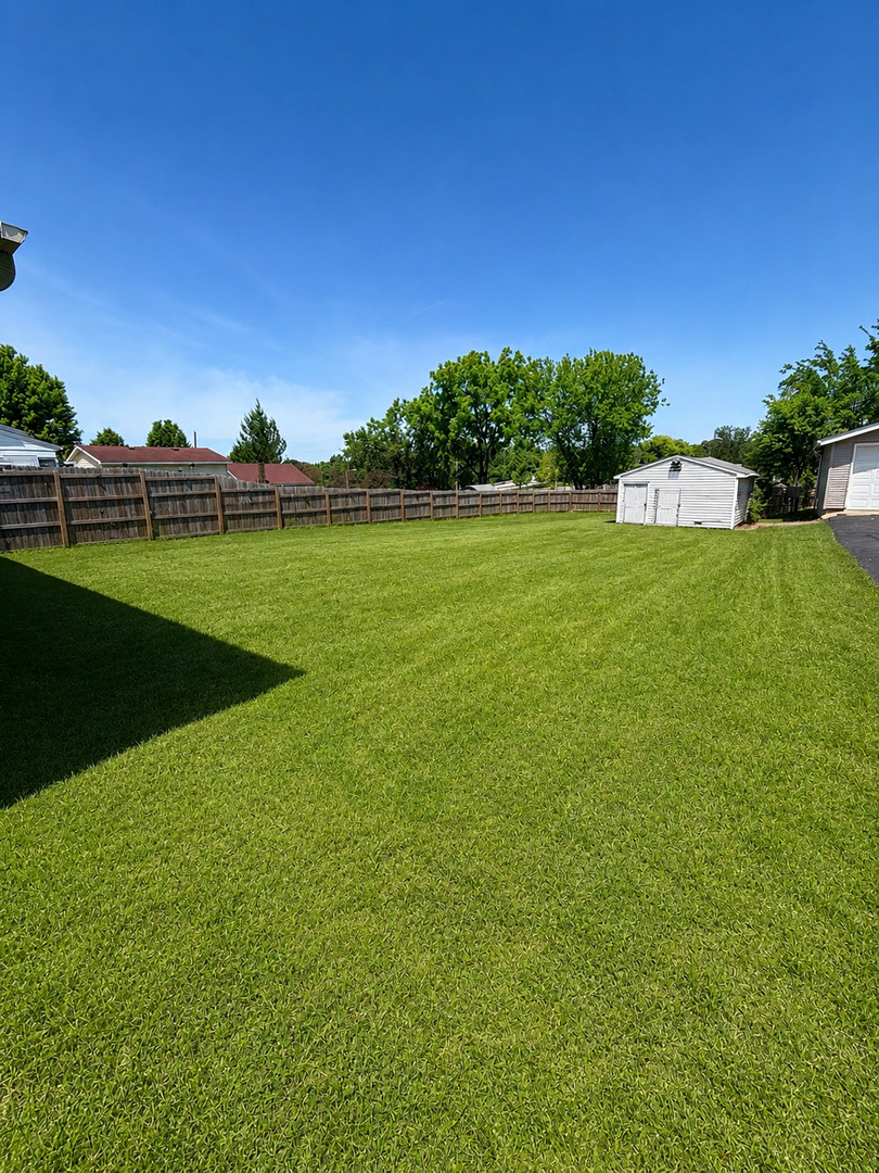 912 Solfisburg Avenue, Aurora, IL 60505