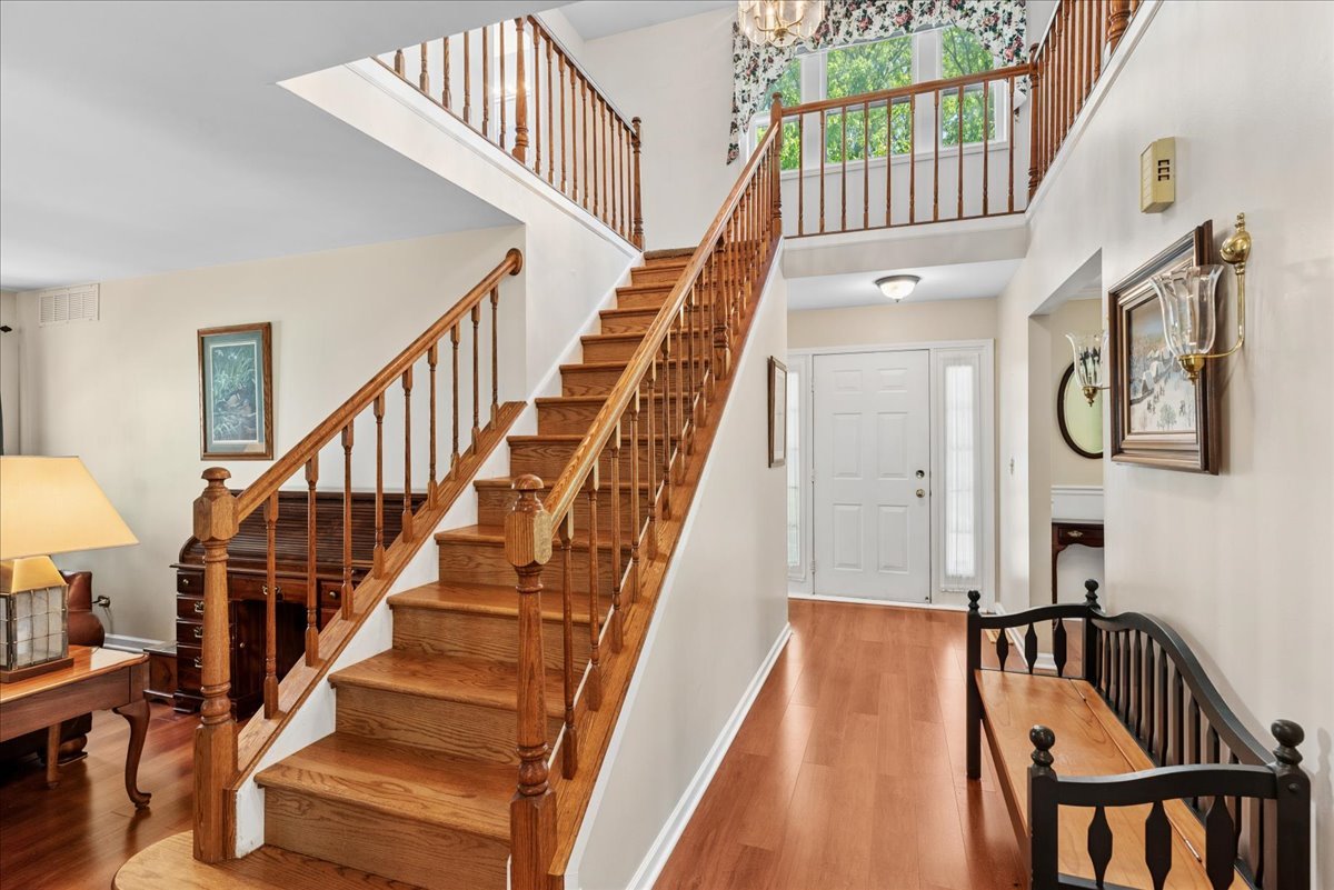 72 Julie Lane, Vernon Hills, IL 60061