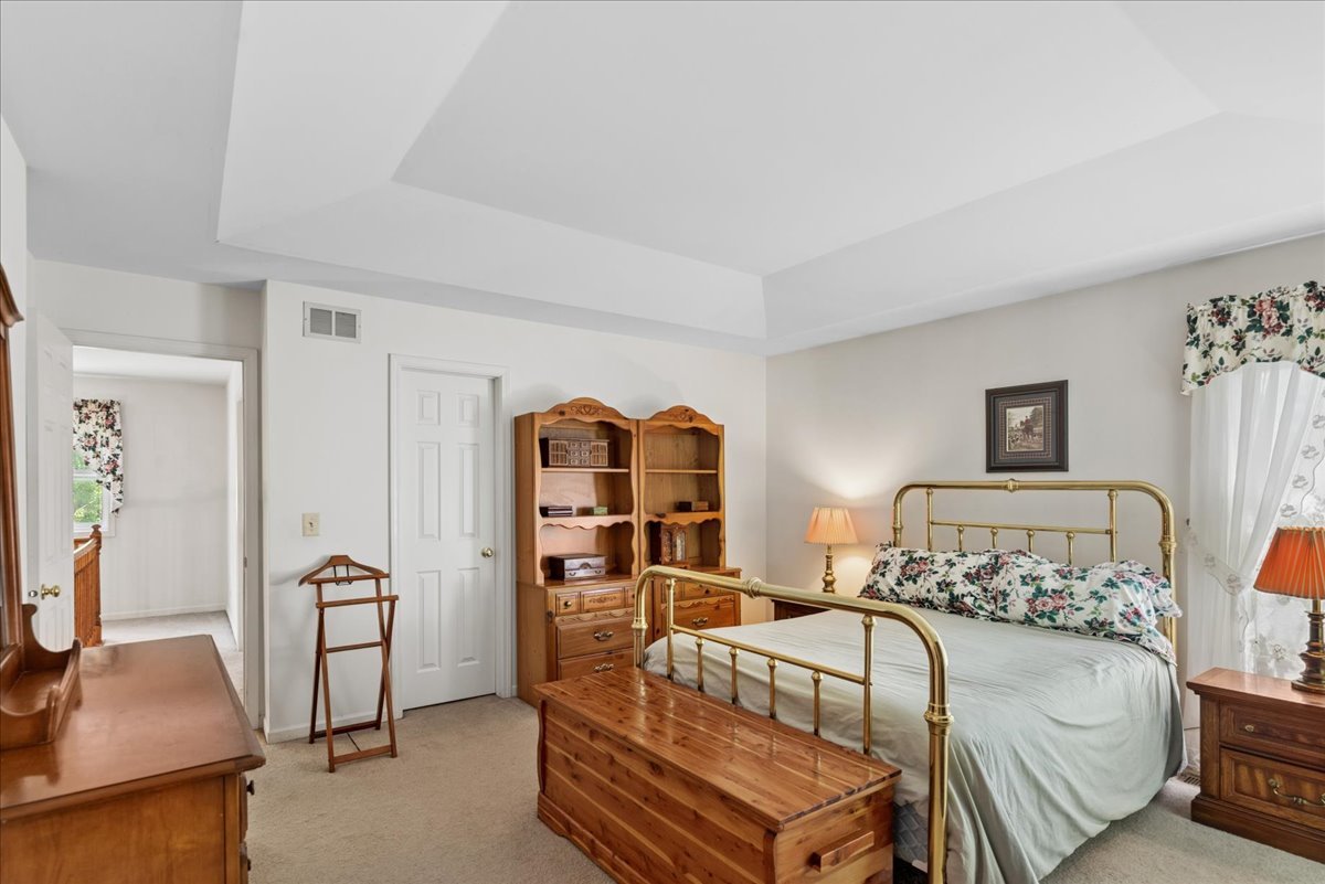 72 Julie Lane, Vernon Hills, IL 60061