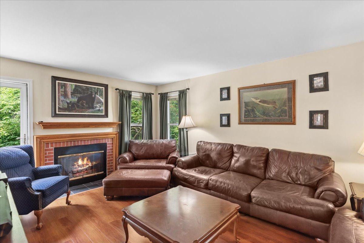 72 Julie Lane, Vernon Hills, IL 60061