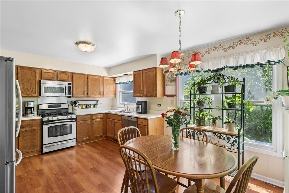72 Julie Lane, Vernon Hills, IL 60061