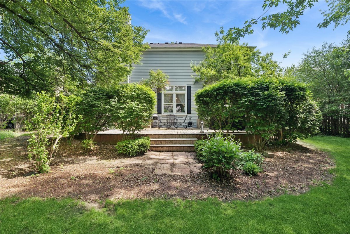 72 Julie Lane, Vernon Hills, IL 60061