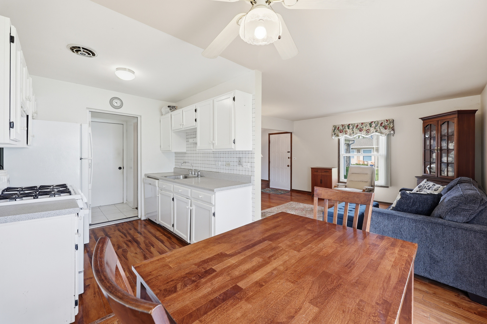 242 Nantucket Harbor #1802, Schaumburg, IL 60193