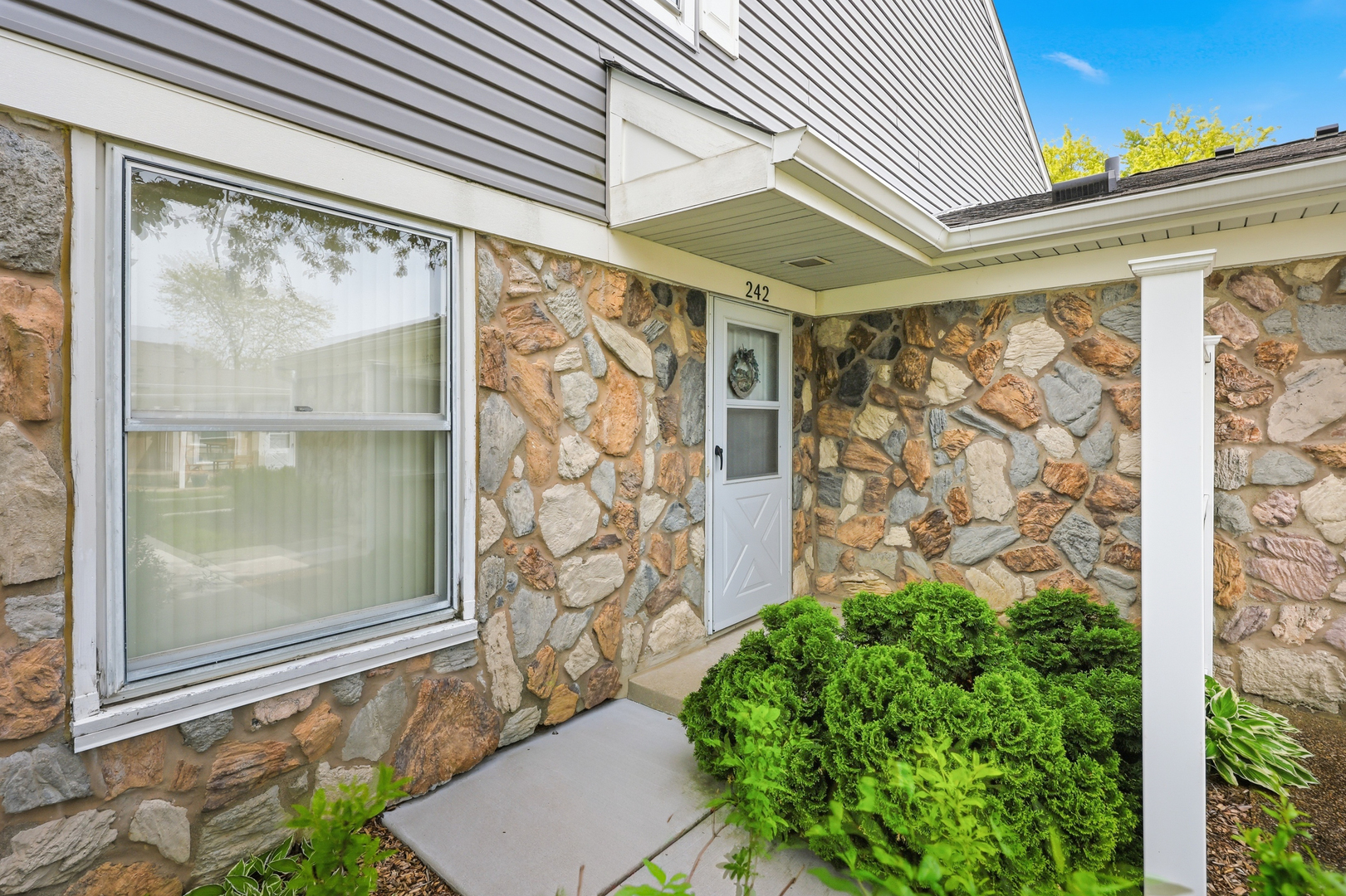 242 Nantucket Harbor #1802, Schaumburg, IL 60193