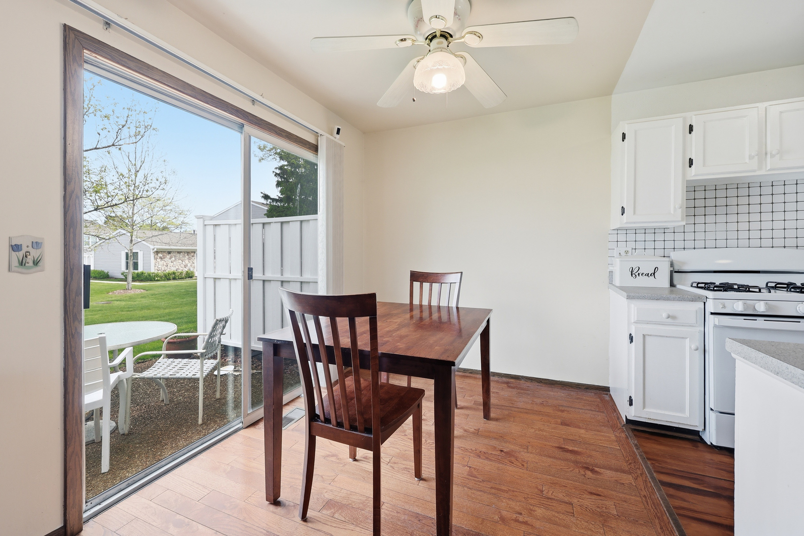242 Nantucket Harbor #1802, Schaumburg, IL 60193