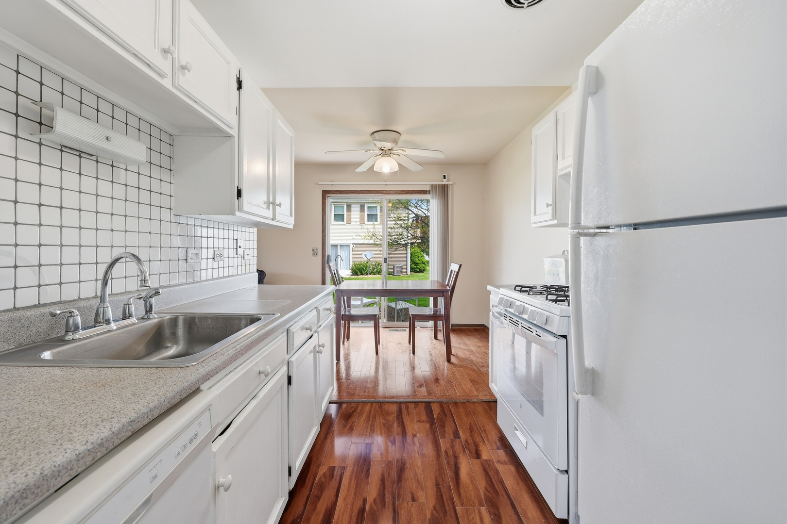 242 Nantucket Harbor #1802, Schaumburg, IL 60193