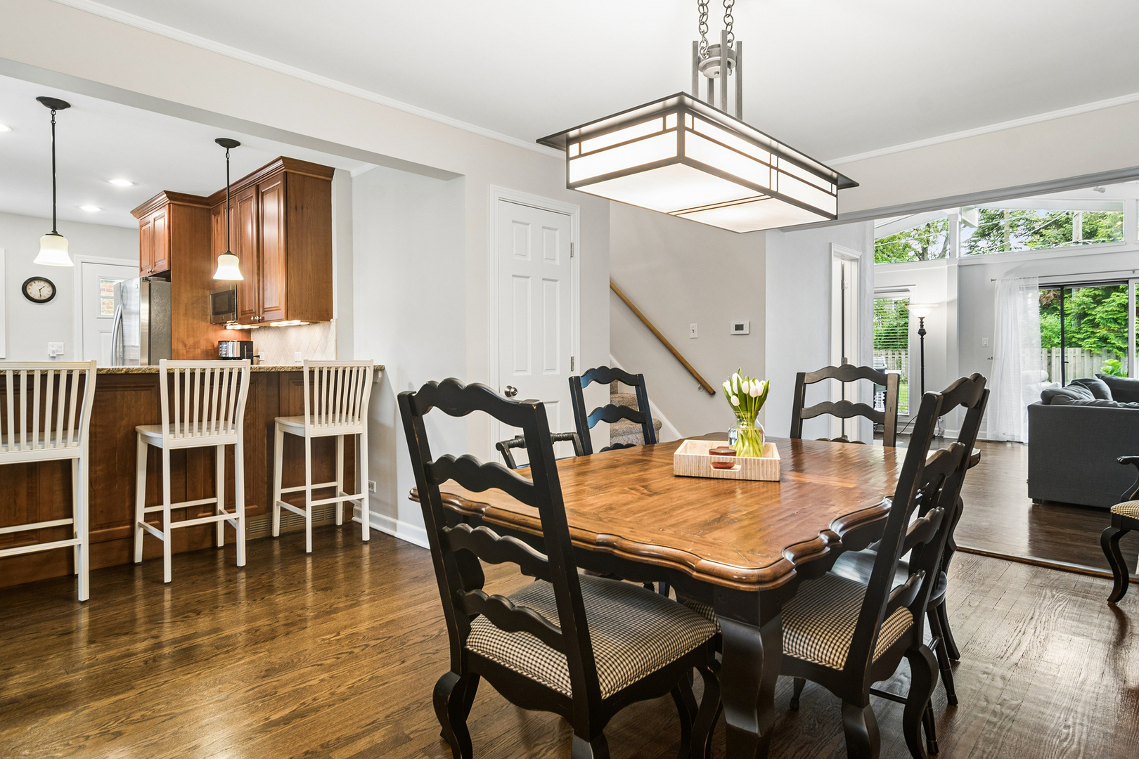611 E Davis Street, Arlington Heights, IL 60005
