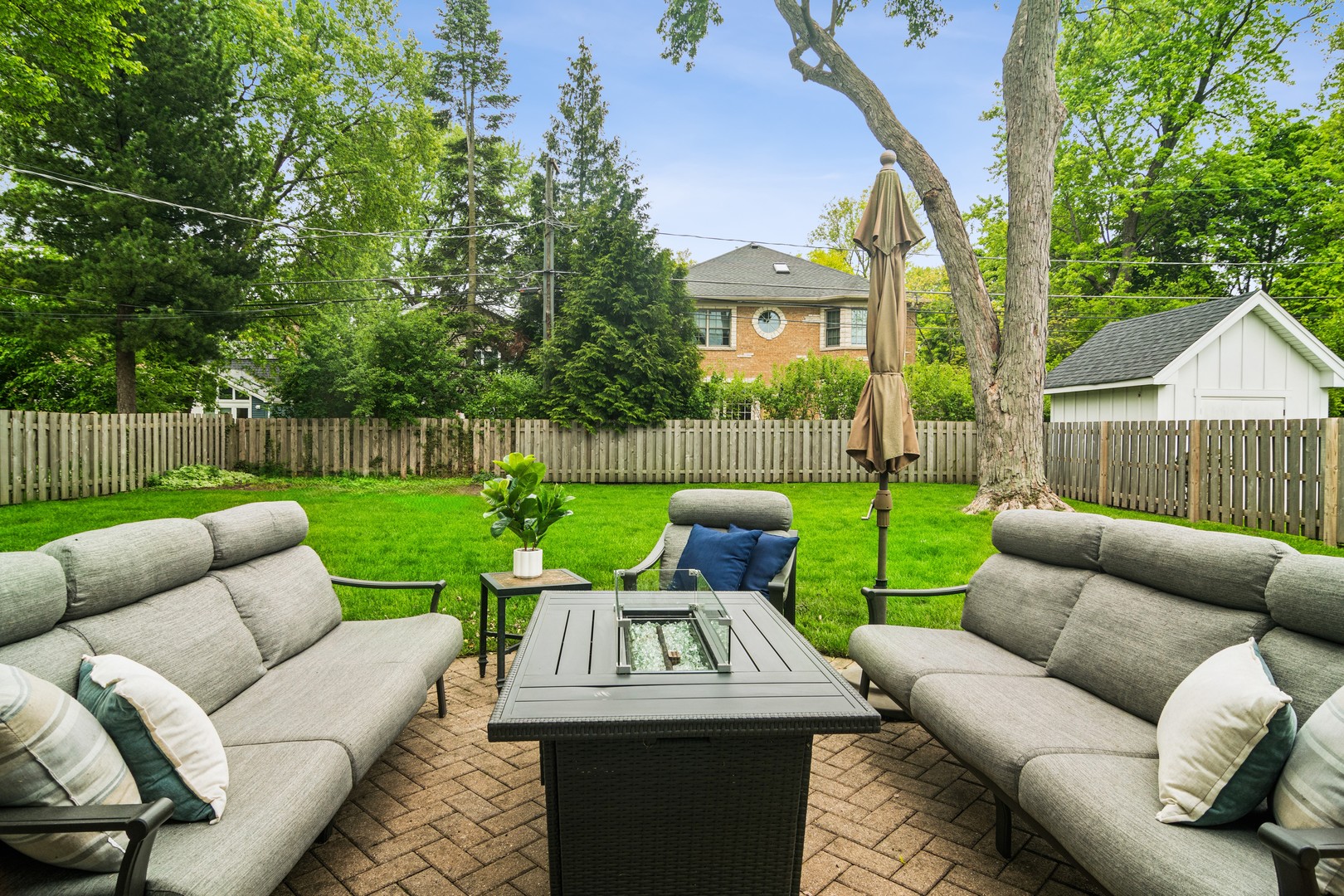 611 E Davis Street, Arlington Heights, IL 60005