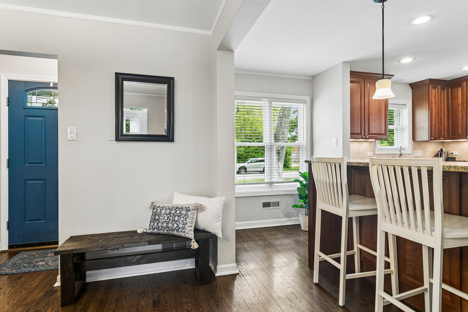 611 E Davis Street, Arlington Heights, IL 60005