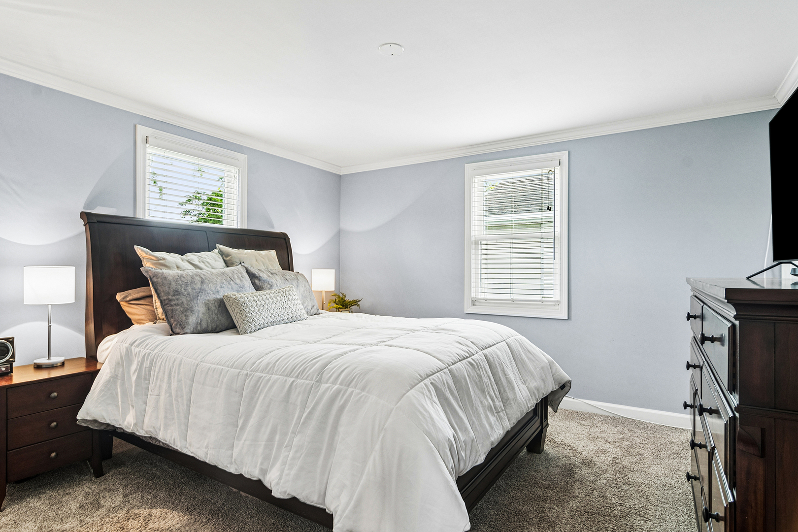 611 E Davis Street, Arlington Heights, IL 60005