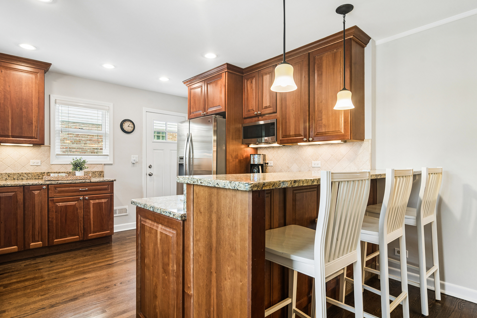 611 E Davis Street, Arlington Heights, IL 60005
