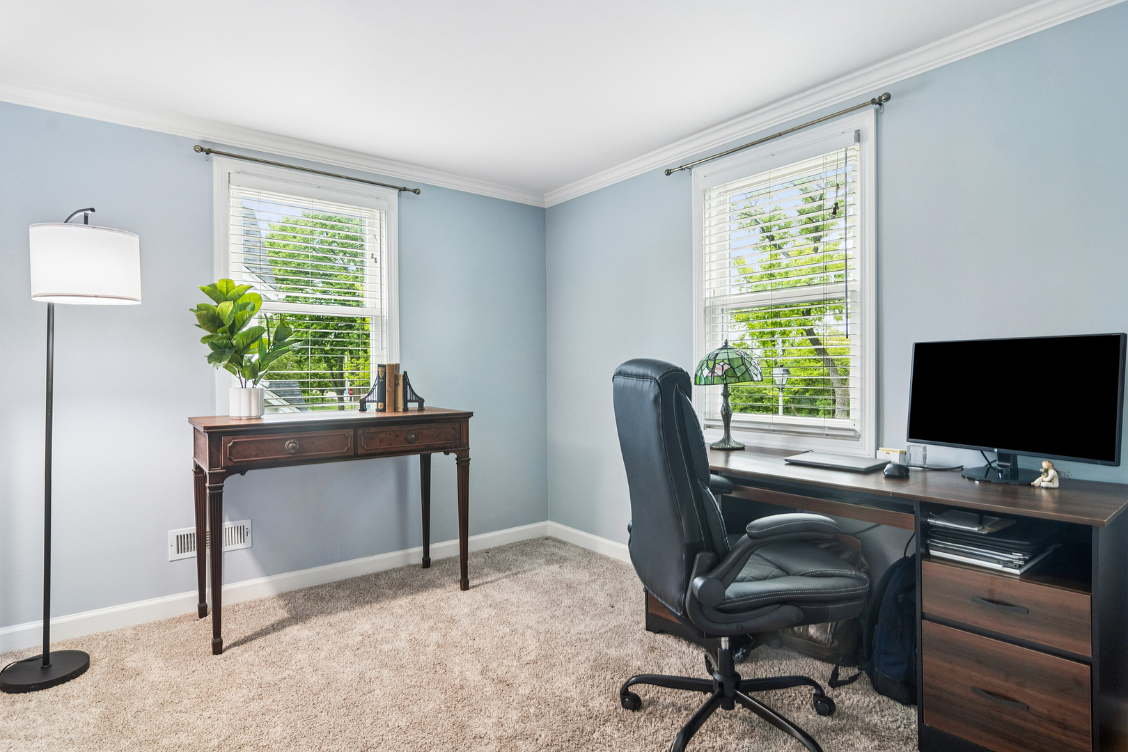 611 E Davis Street, Arlington Heights, IL 60005