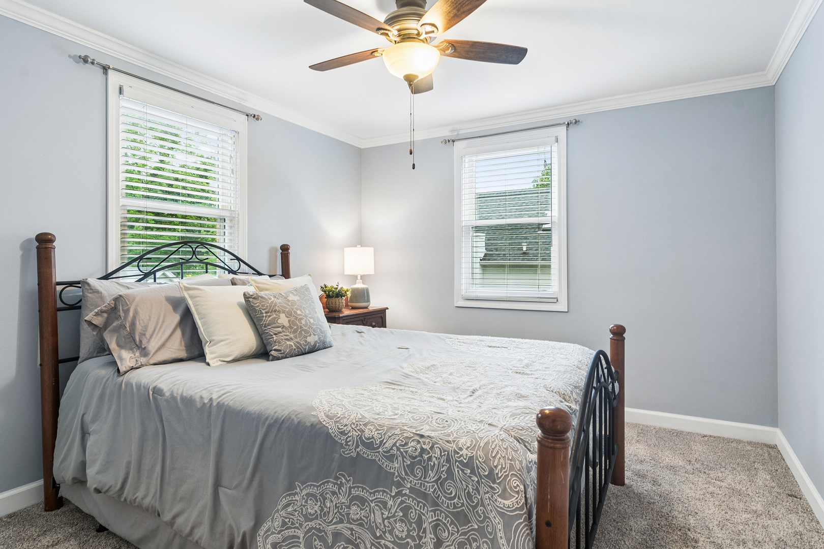 611 E Davis Street, Arlington Heights, IL 60005