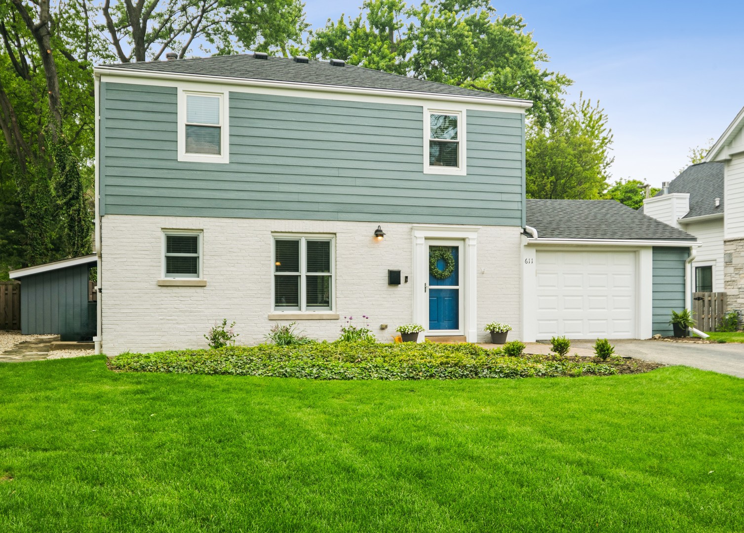 611 E Davis Street, Arlington Heights, IL 60005