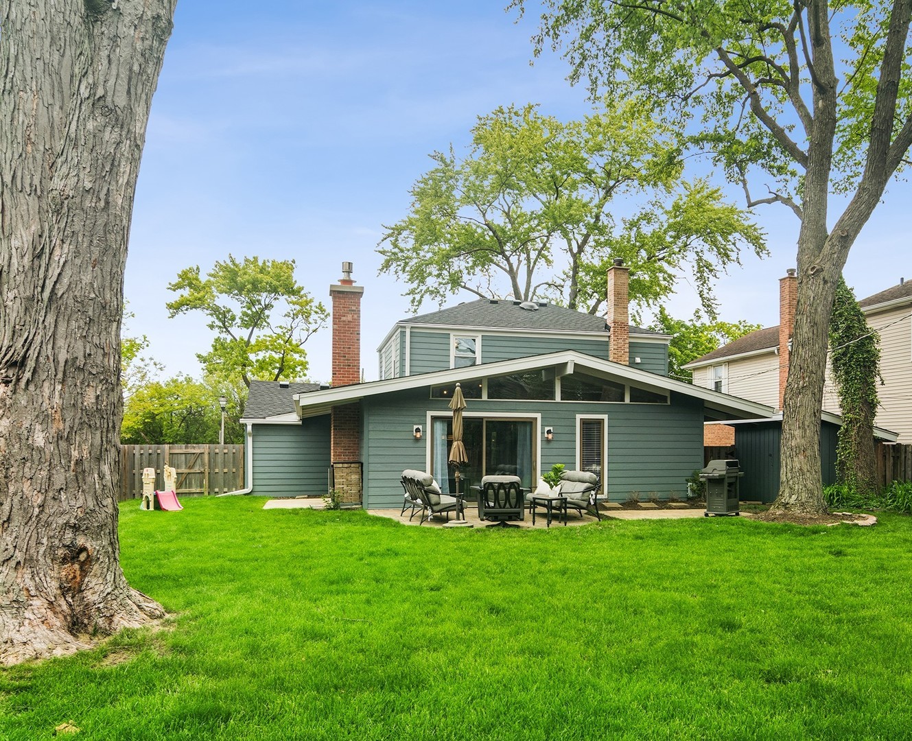611 E Davis Street, Arlington Heights, IL 60005