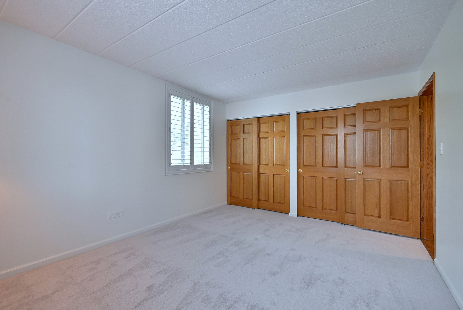 110 W Butterfield Road #302S, Elmhurst, IL 60126