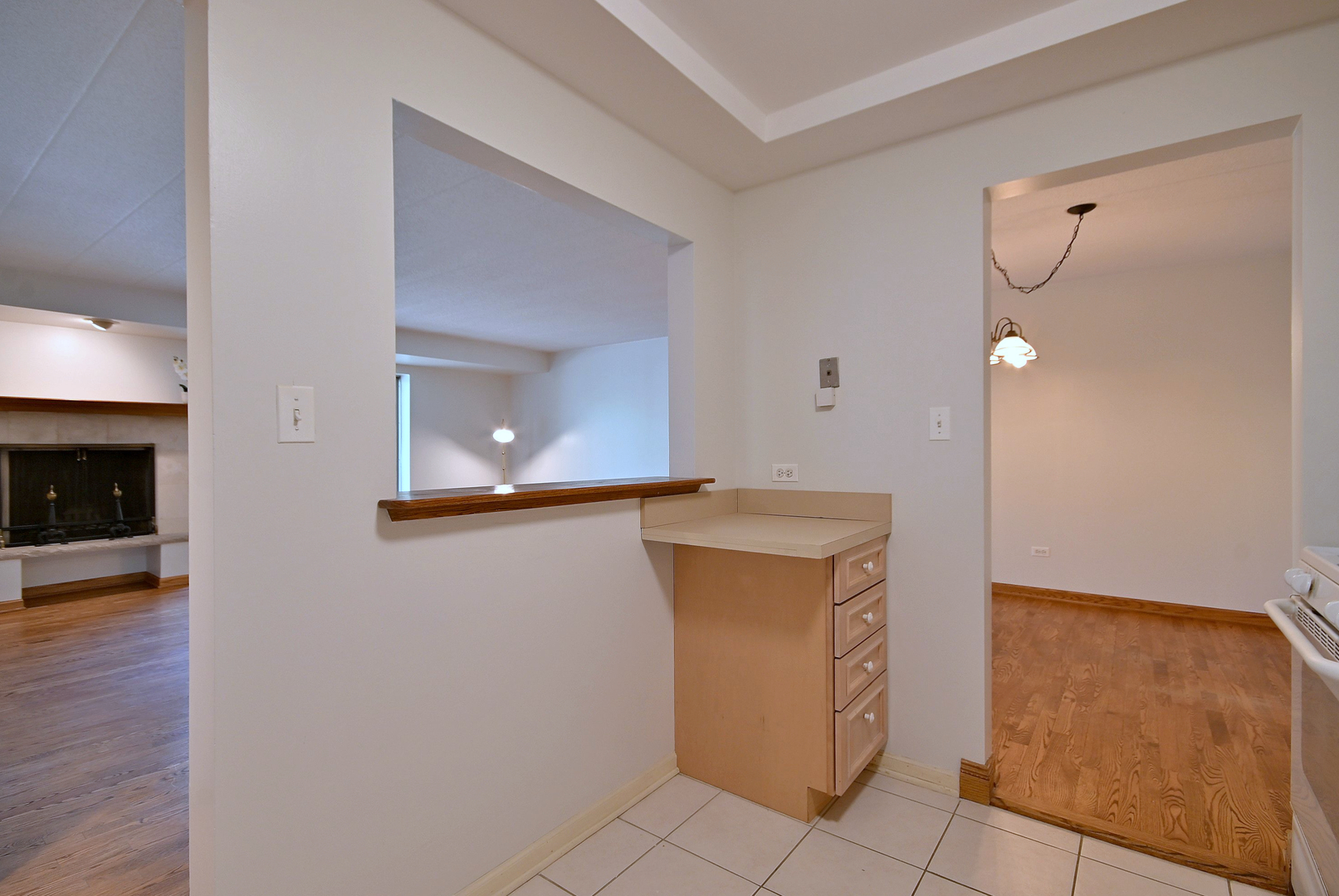 110 W Butterfield Road #302S, Elmhurst, IL 60126