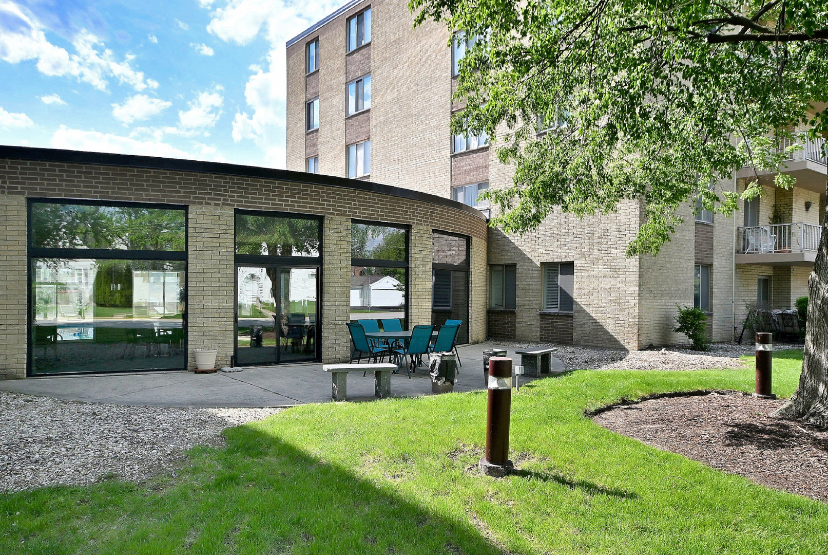 110 W Butterfield Road #302S, Elmhurst, IL 60126