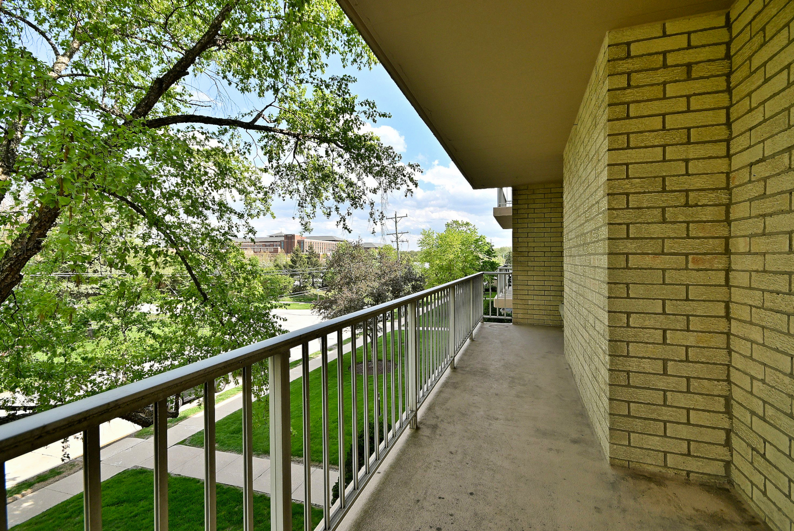 110 W Butterfield Road #302S, Elmhurst, IL 60126