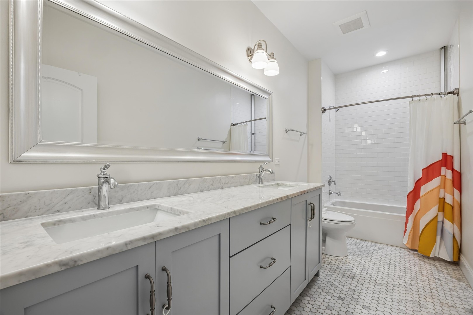 1734 N Artesian Avenue, Chicago, IL 60647