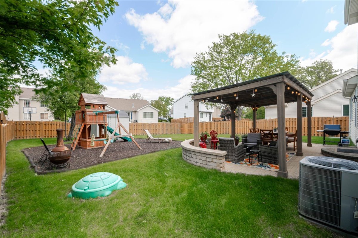 4 Forest Cove Court, Streamwood, IL 60107