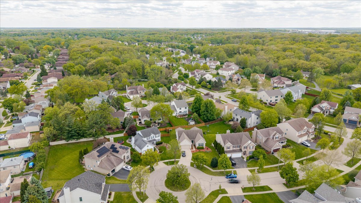 4 Forest Cove Court, Streamwood, IL 60107