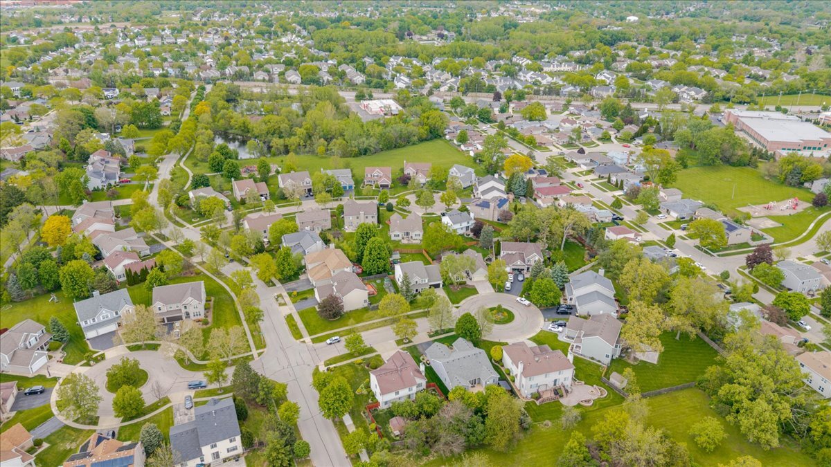 4 Forest Cove Court, Streamwood, IL 60107