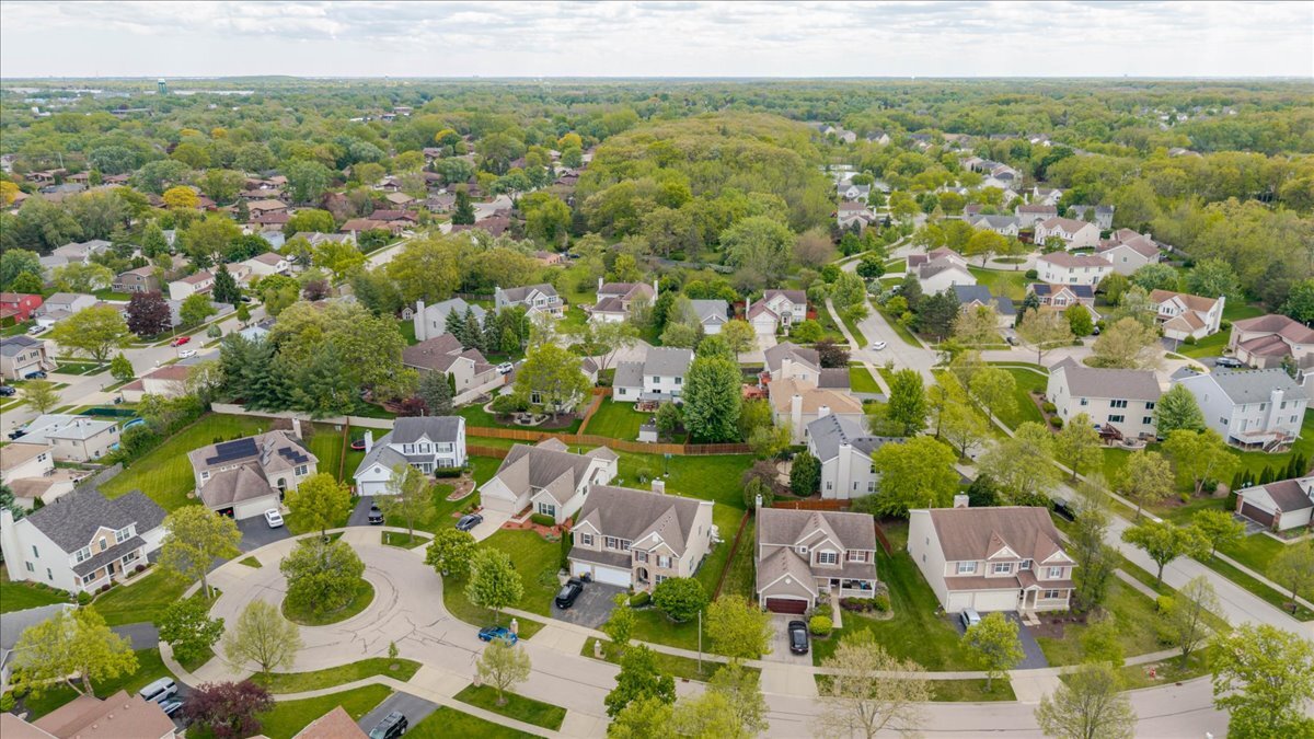 4 Forest Cove Court, Streamwood, IL 60107