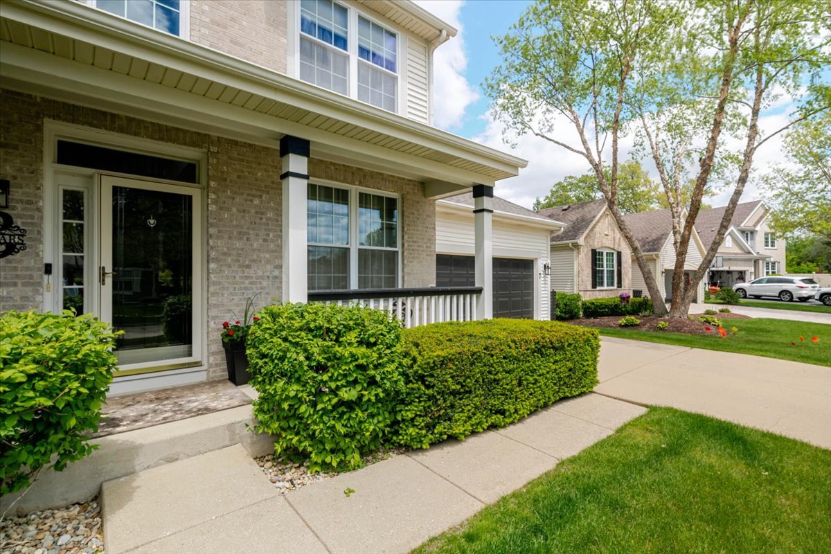 4 Forest Cove Court, Streamwood, IL 60107