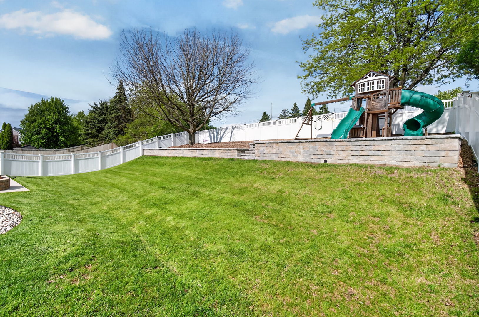 1311 Meadow Lane, North Aurora, IL 60542
