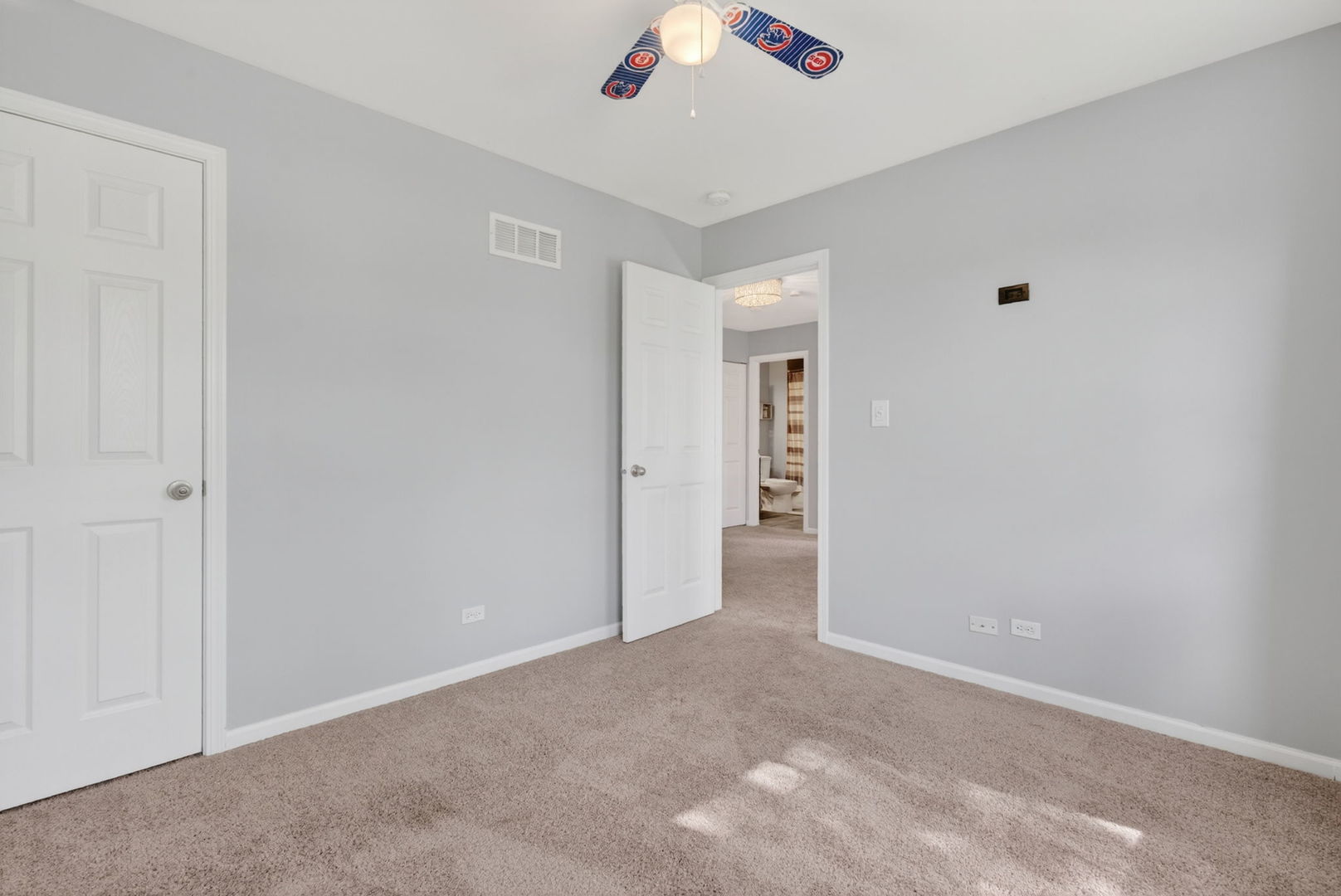 1311 Meadow Lane, North Aurora, IL 60542