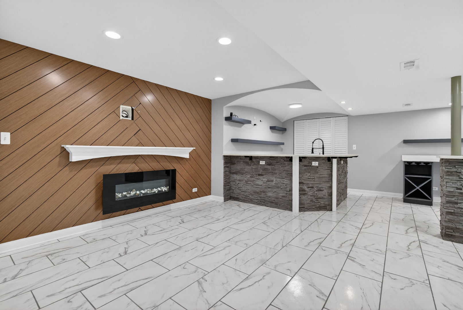 1311 Meadow Lane, North Aurora, IL 60542