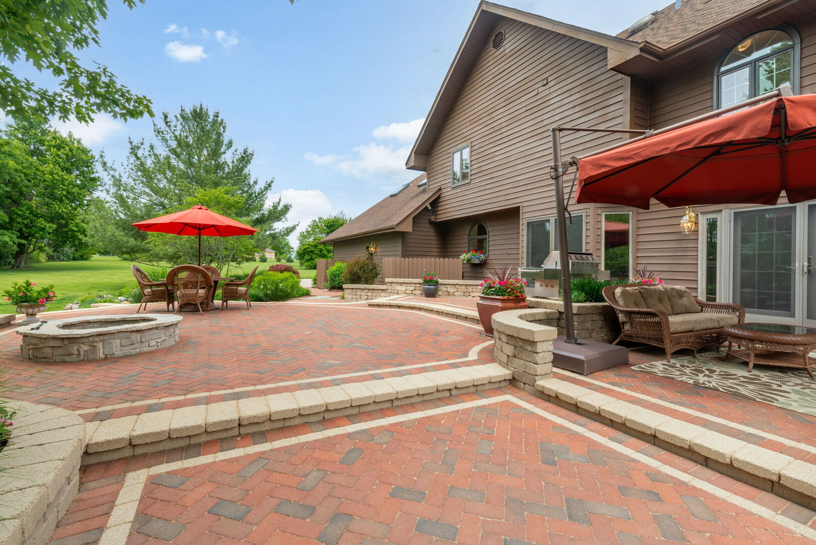 5N868 Prairie Valley Drive, St. Charles, IL 60175