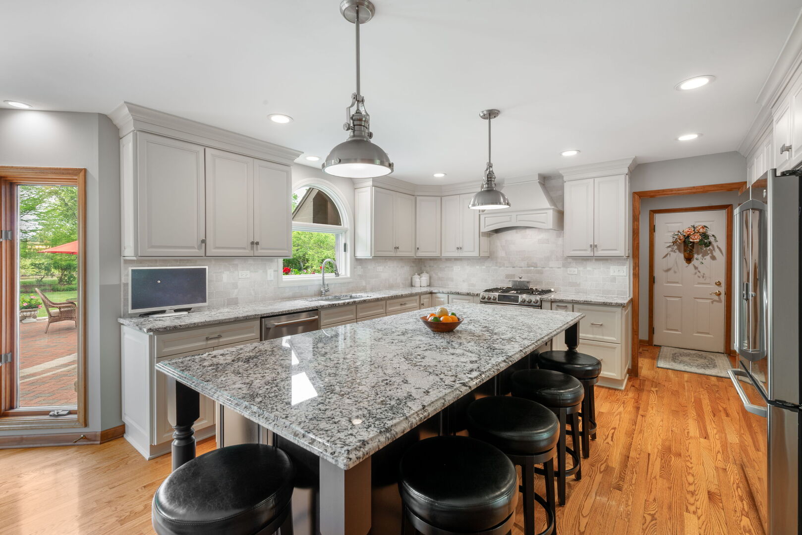 5N868 Prairie Valley Drive, St. Charles, IL 60175