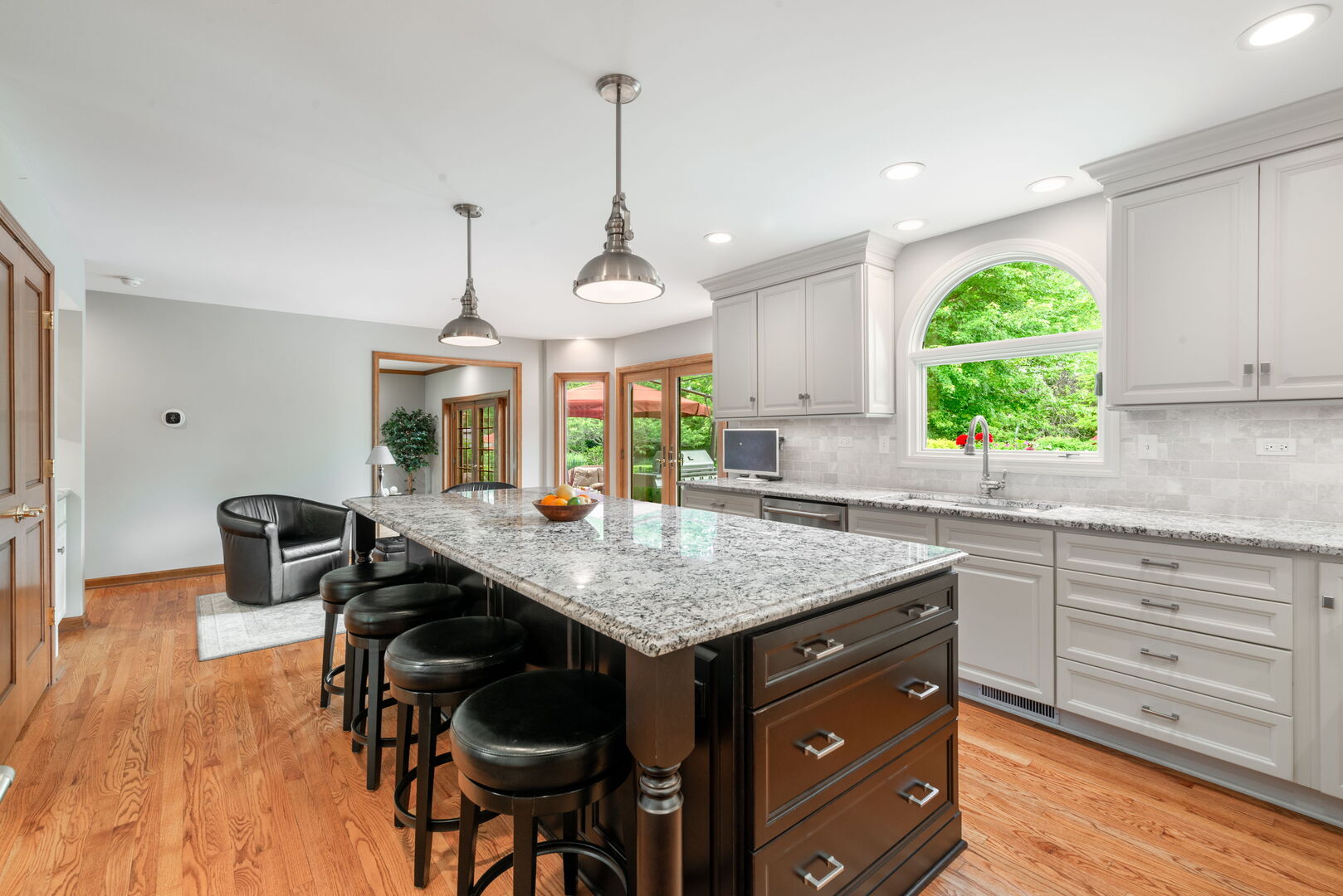 5N868 Prairie Valley Drive, St. Charles, IL 60175