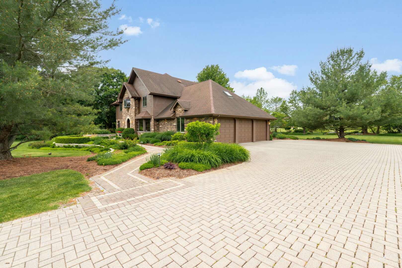 5N868 Prairie Valley Drive, St. Charles, IL 60175