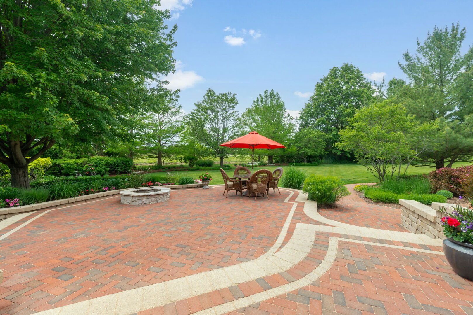 5N868 Prairie Valley Drive, St. Charles, IL 60175
