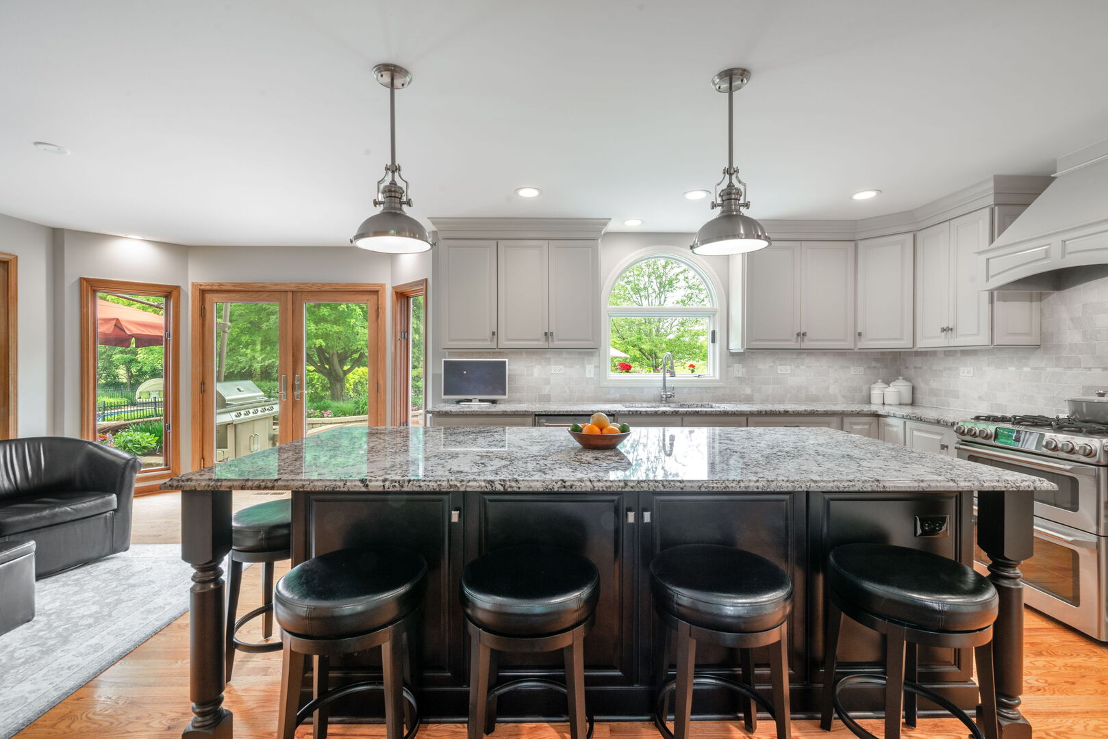 5N868 Prairie Valley Drive, St. Charles, IL 60175