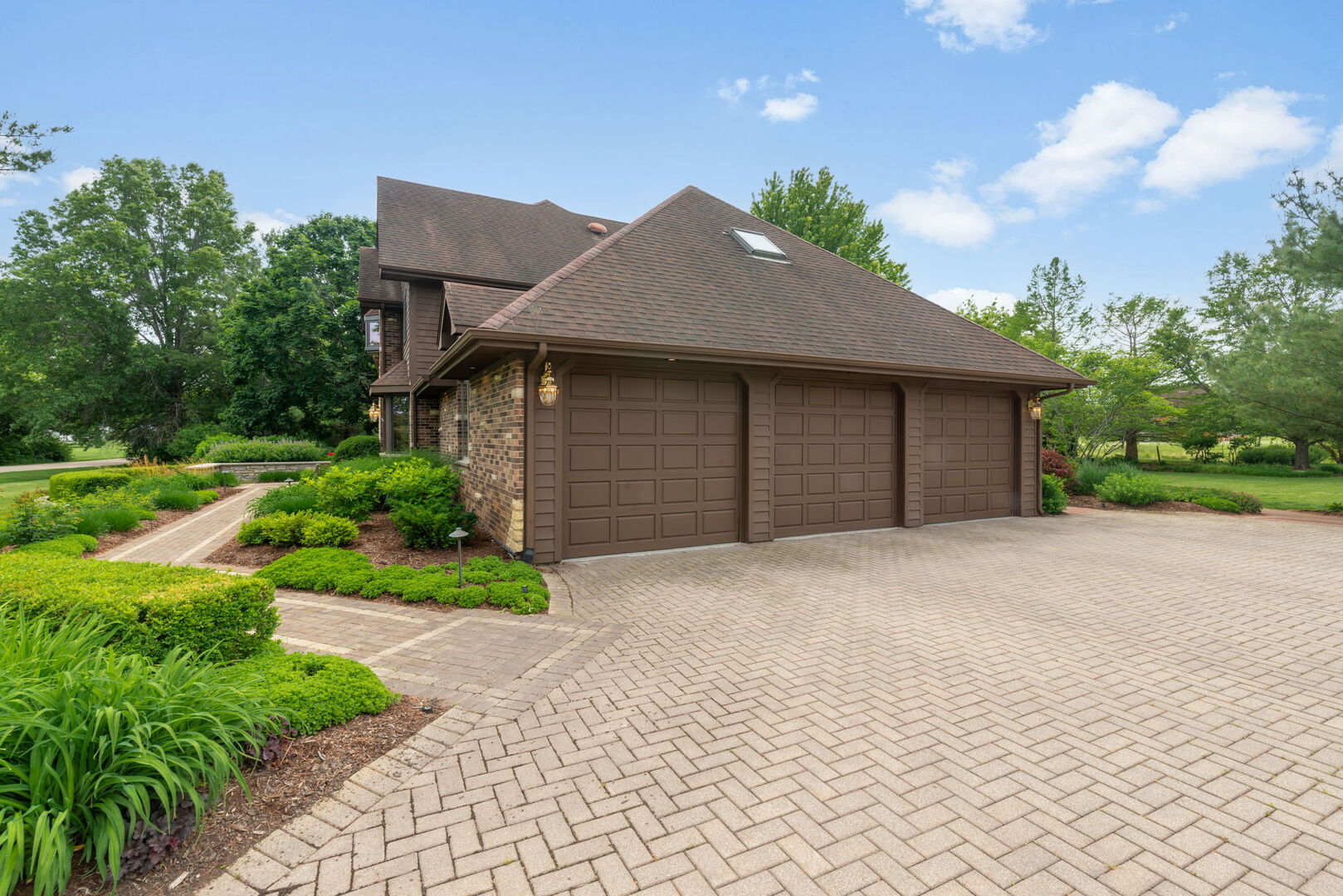 5N868 Prairie Valley Drive, St. Charles, IL 60175