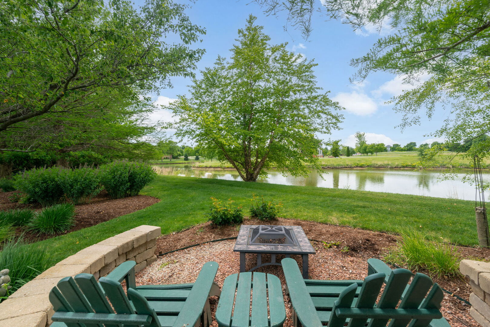 5N868 Prairie Valley Drive, St. Charles, IL 60175